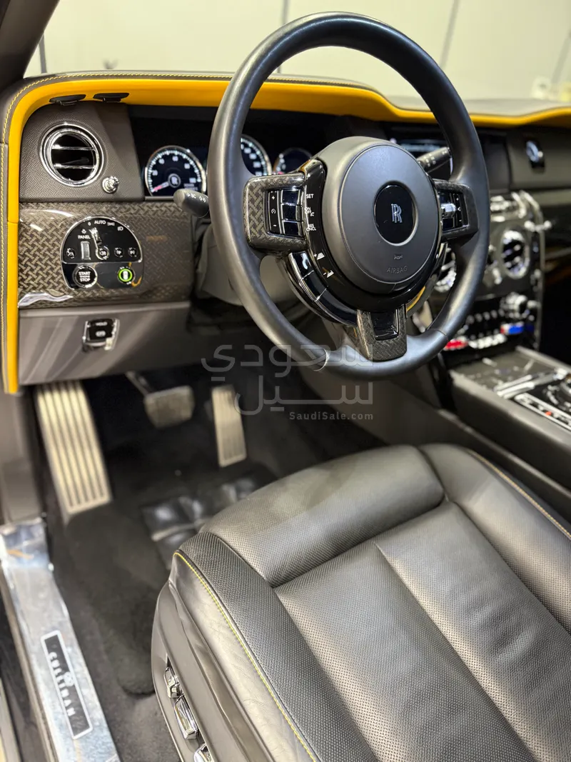 2021 رولز رويس كولينان بلاك بادج