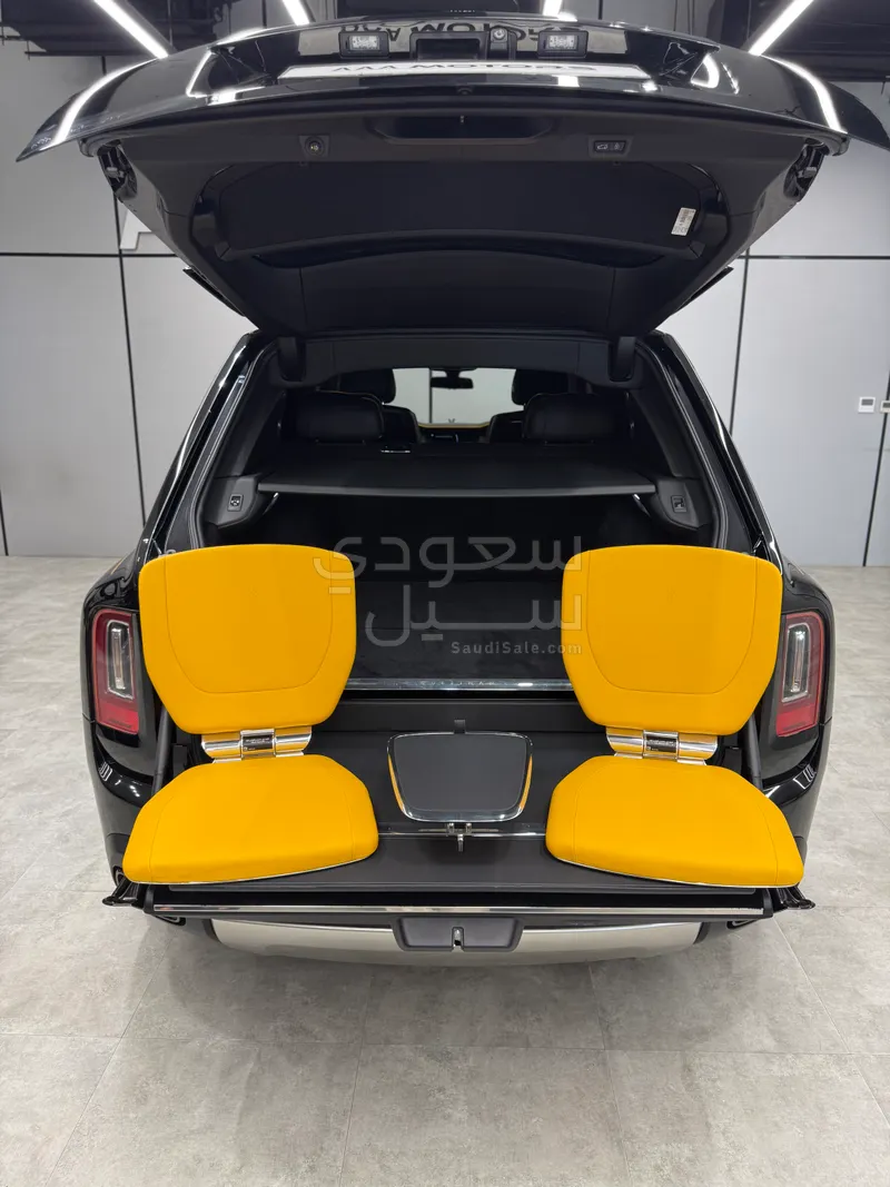 2021 رولز رويس كولينان بلاك بادج