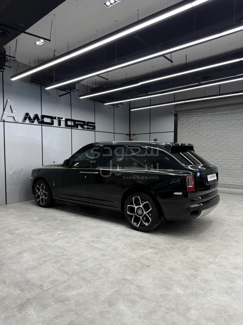 2021 رولز رويس كولينان بلاك بادج