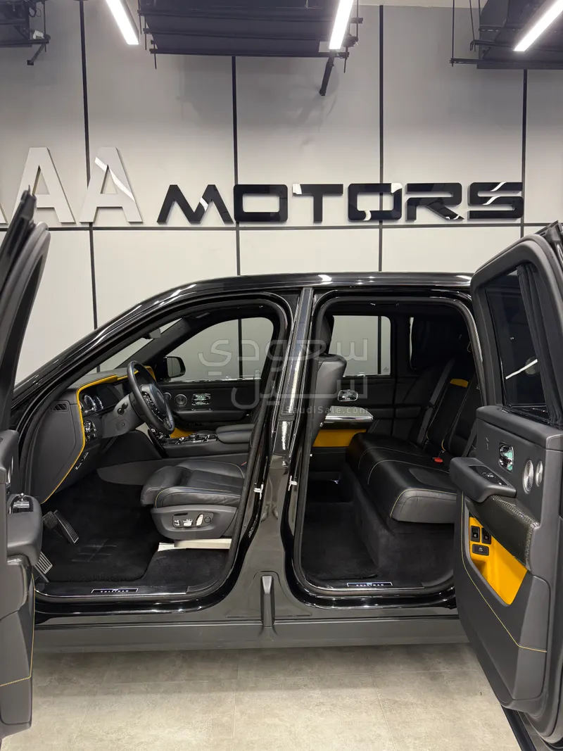 2021 رولز رويس كولينان بلاك بادج