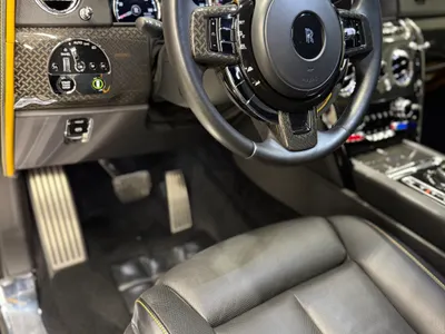 2021 رولز رويس كولينان بلاك بادج