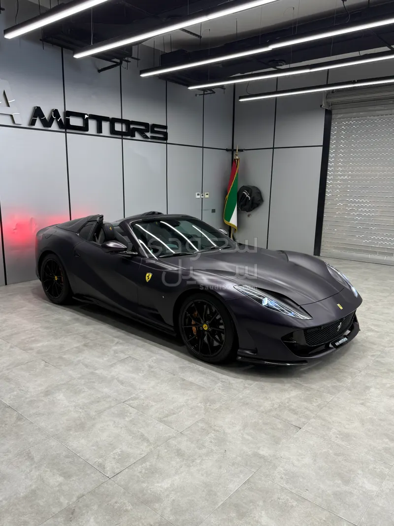 2022 فيراري 812 جي تي اس
