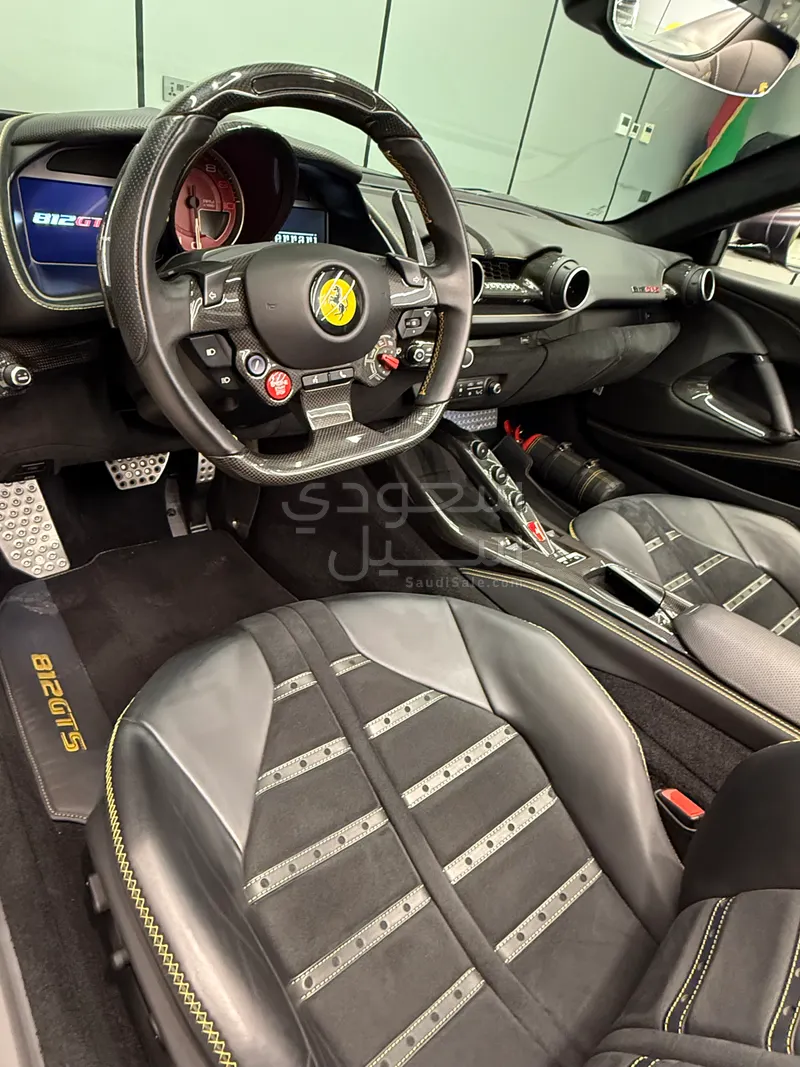 2022 فيراري 812 جي تي اس