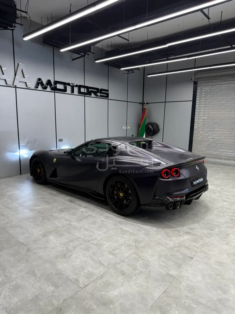 2022 فيراري 812 جي تي اس