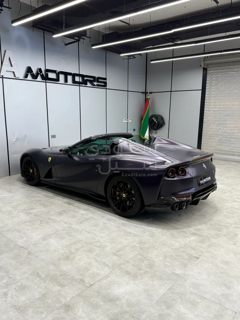 2022 فيراري 812 جي تي اس