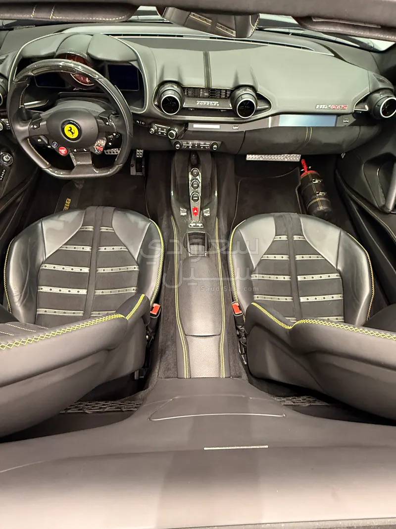 2022 فيراري 812 جي تي اس