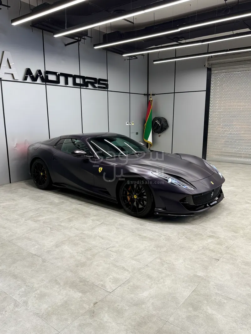 2022 فيراري 812 جي تي اس