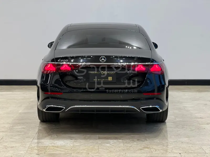 2024 مرسيدس - بنز إي 180