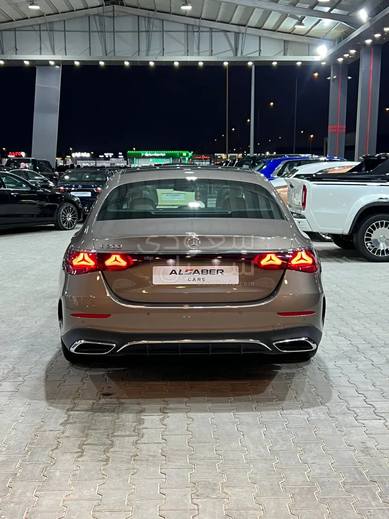 2026 Mercedes-Benz E 200