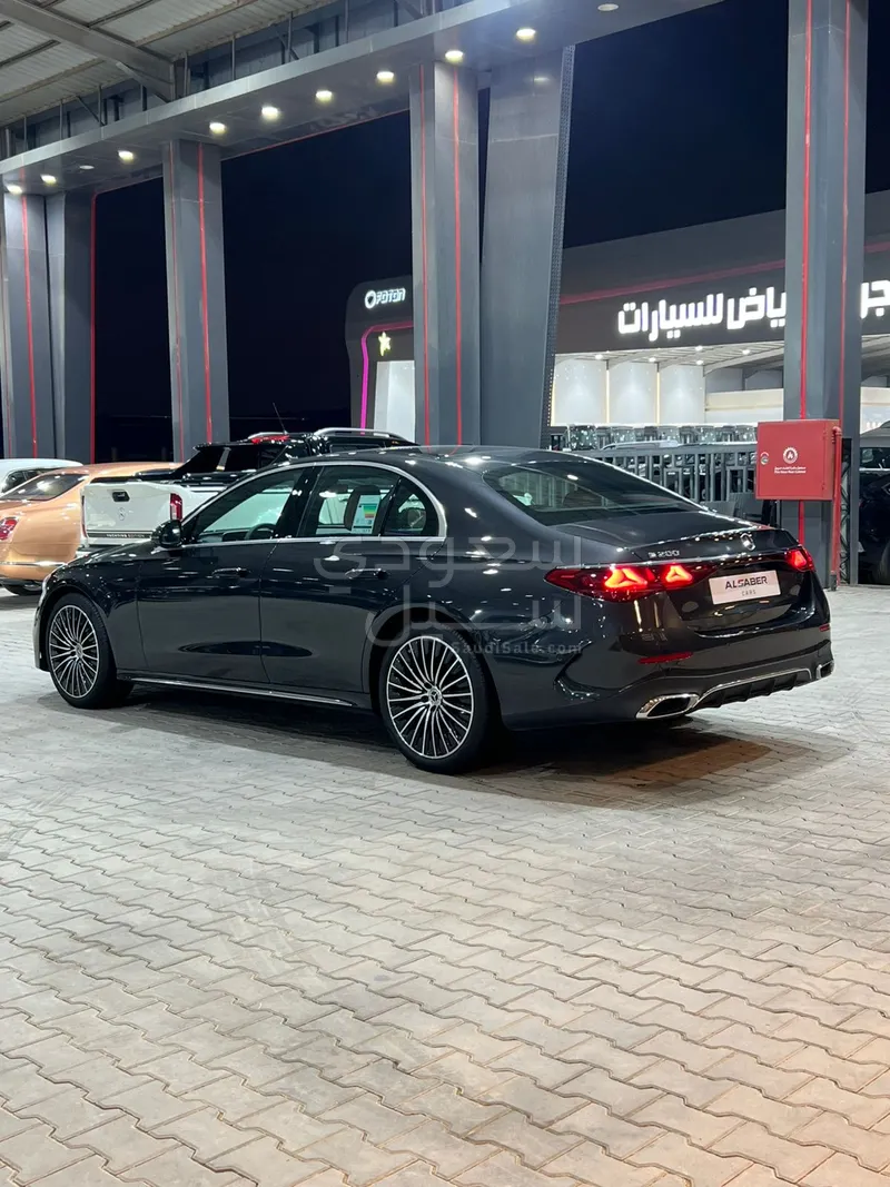 2026 Mercedes-Benz E 200