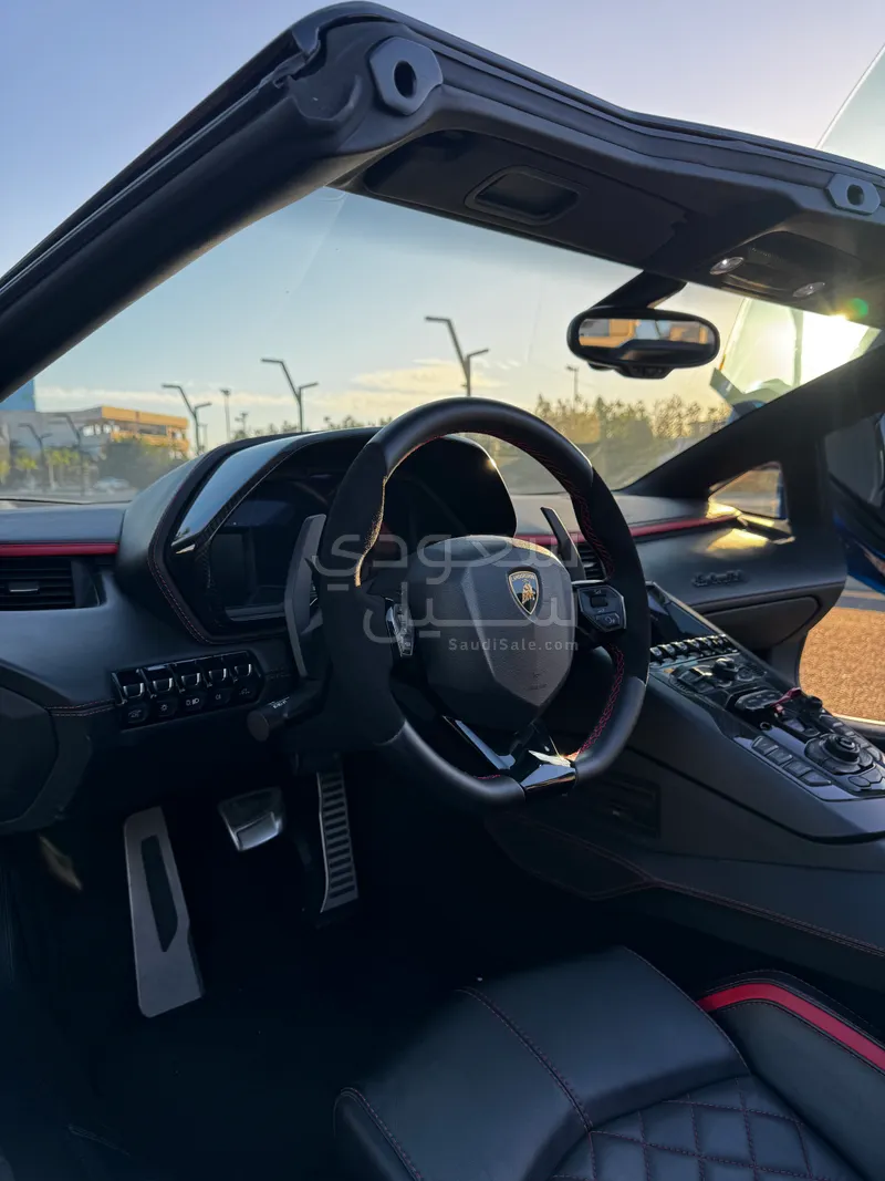 2019 لمبرجيني افنتادور اس رودستر