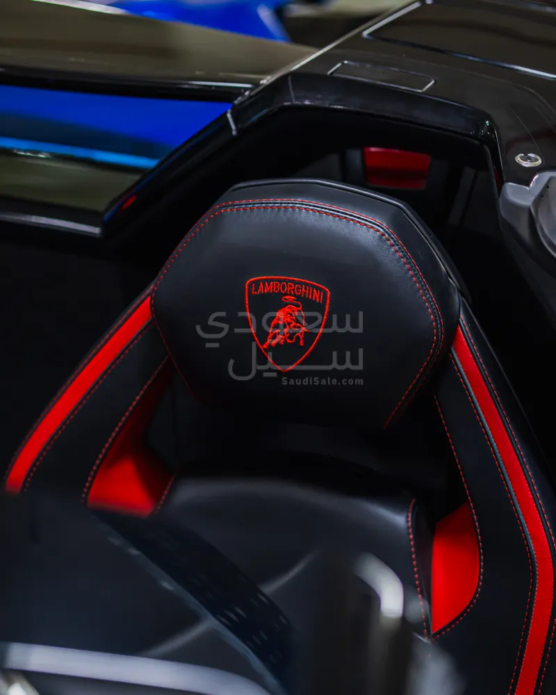 2019 لمبرجيني افنتادور اس رودستر