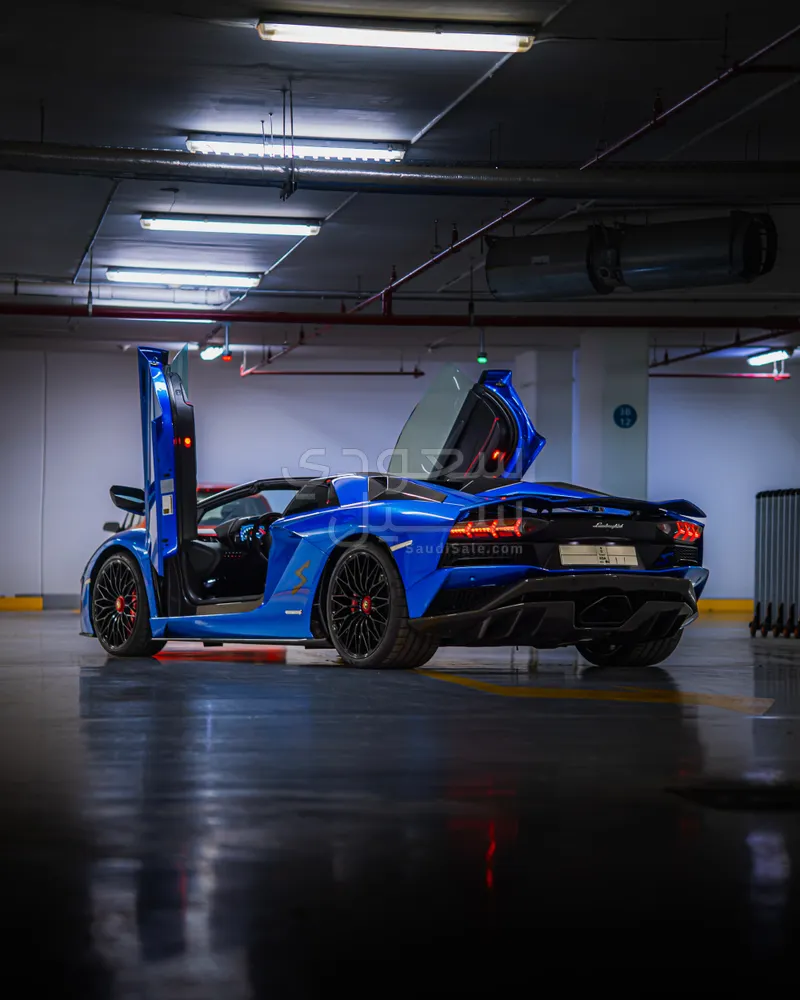 2019 لمبرجيني افنتادور اس رودستر