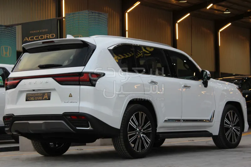 2025 لكزس إل إكس 600