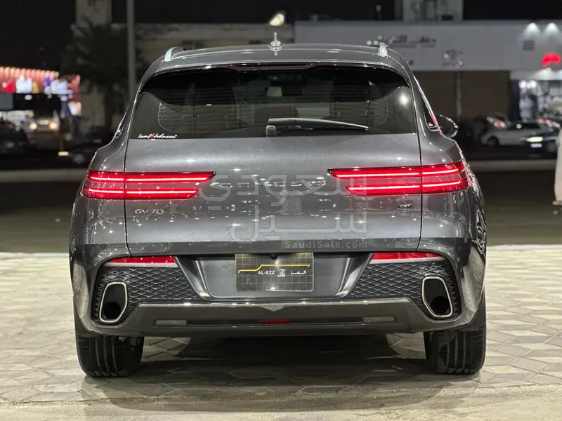 2021 جينيسيس جي في 70