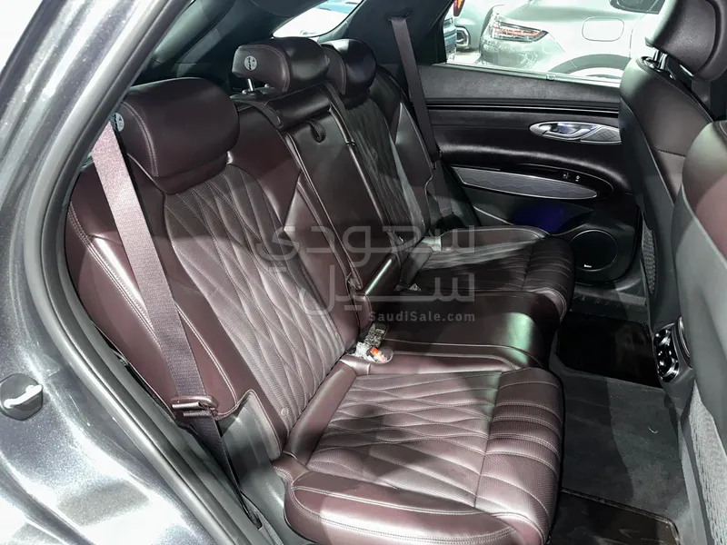 2021 جينيسيس جي في 70