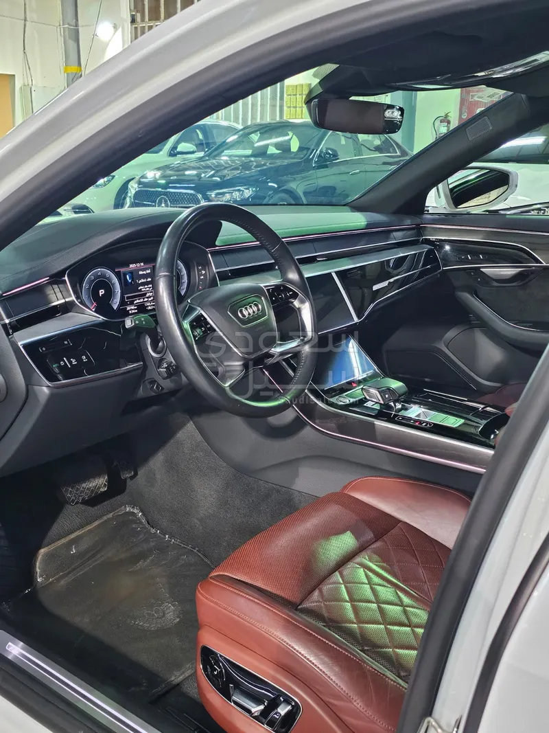 2020 اودي اي 8 ال 55تي اف اس أي