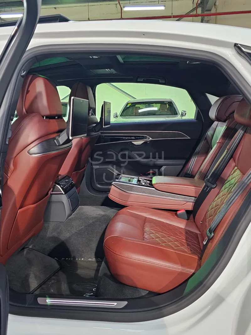 2020 اودي اي 8 ال 55تي اف اس أي