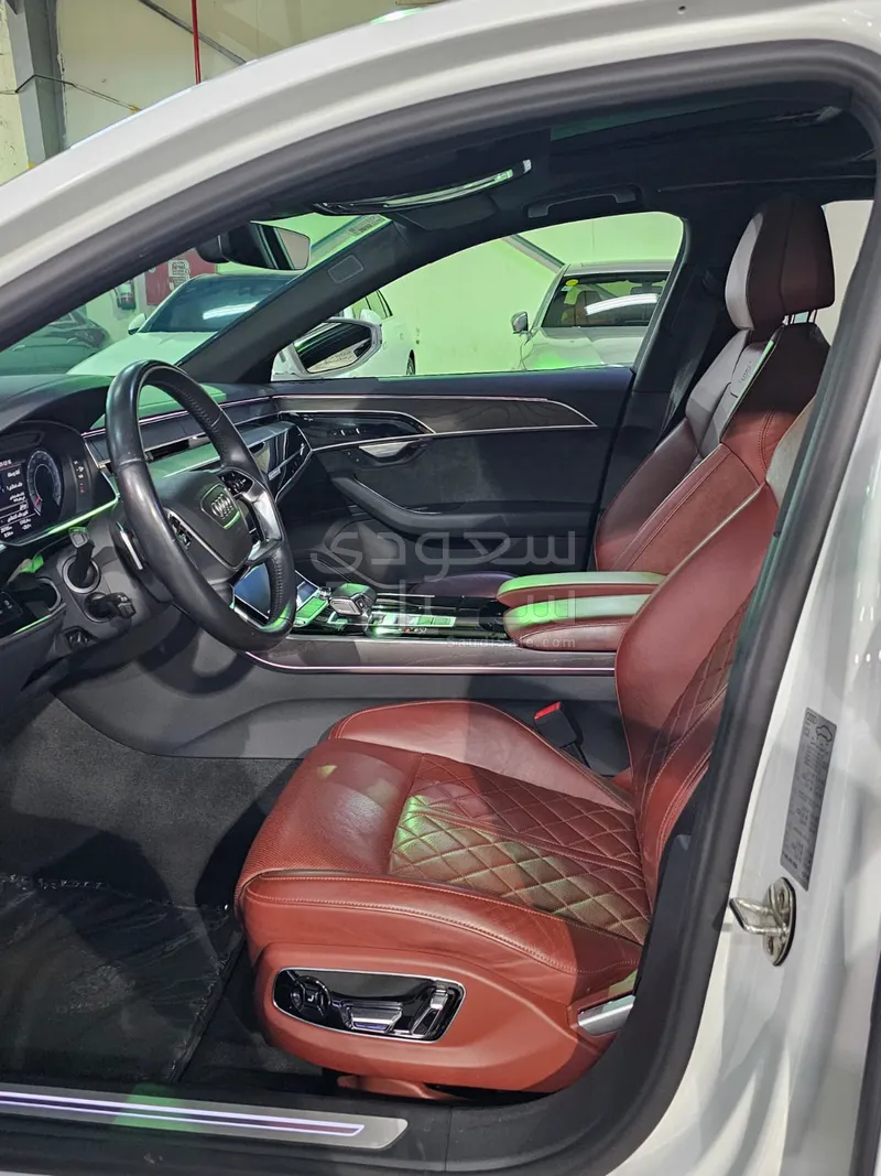 2020 اودي اي 8 ال 55تي اف اس أي