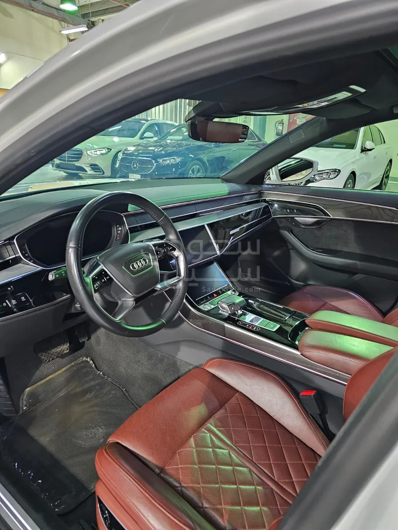 2020 اودي اي 8 ال 55تي اف اس أي