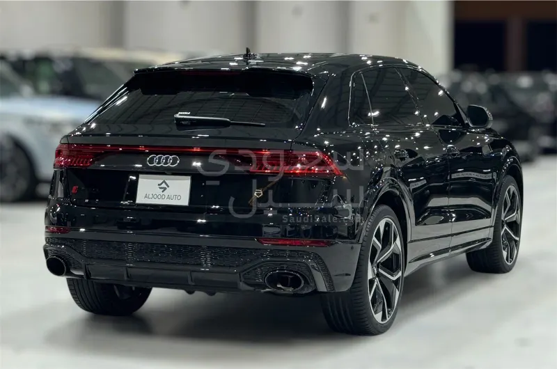 2021 اودي كيو 8 أر إس