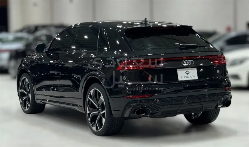2021 اودي كيو 8 أر إس
