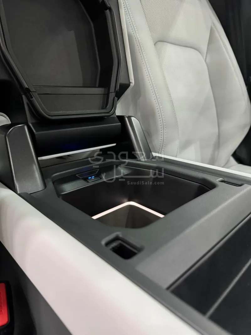 2026 لاند روفر ديفيندر اكس داينمك