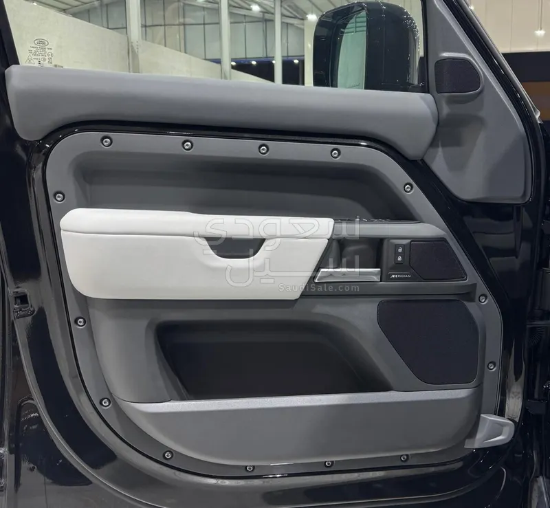 2026 لاند روفر ديفيندر اكس داينمك