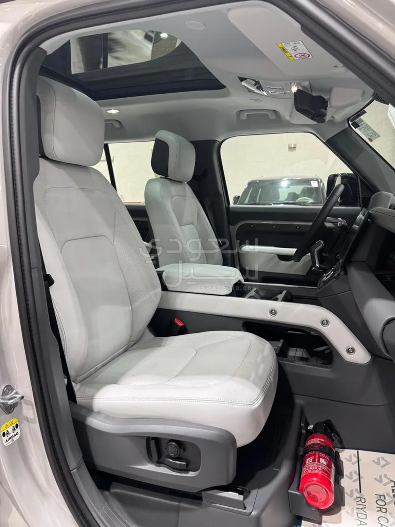 2026 لاند روفر ديفيندر اكس داينمك