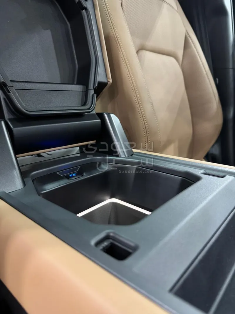 2026 لاند روفر ديفيندر اكس داينمك