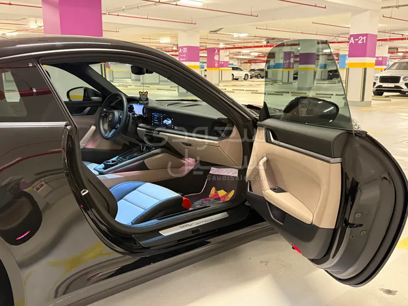 2025 بورش 911 كاريرا