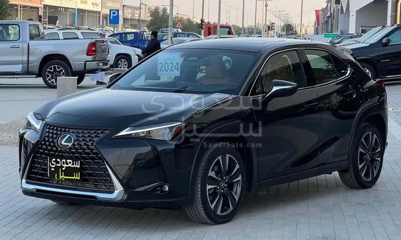 2024 لكزس يو إكس اتش300