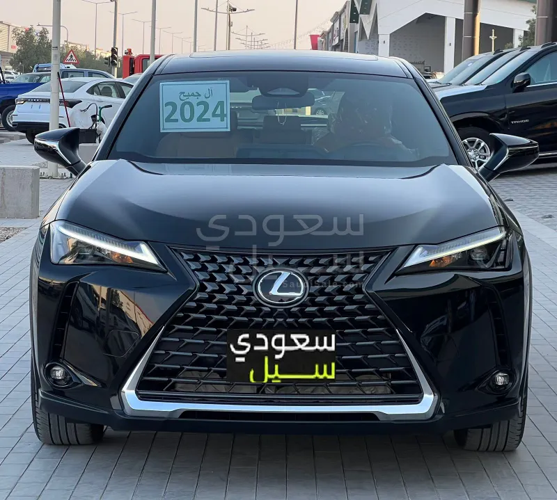 2024 لكزس يو إكس اتش300