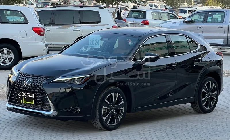 2024 لكزس يو إكس اتش300