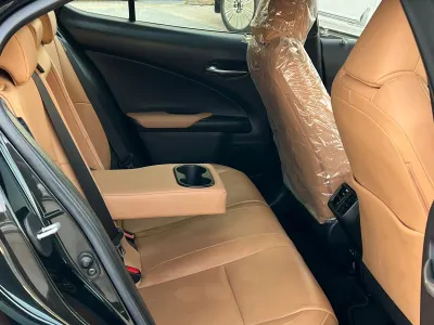 2024 لكزس يو إكس اتش300