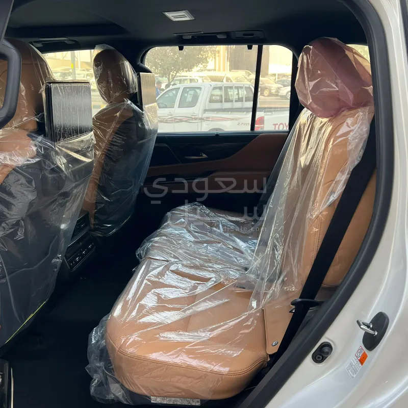 2025 لكزس إل إكس 600