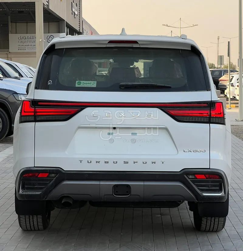 2025 لكزس إل إكس 600