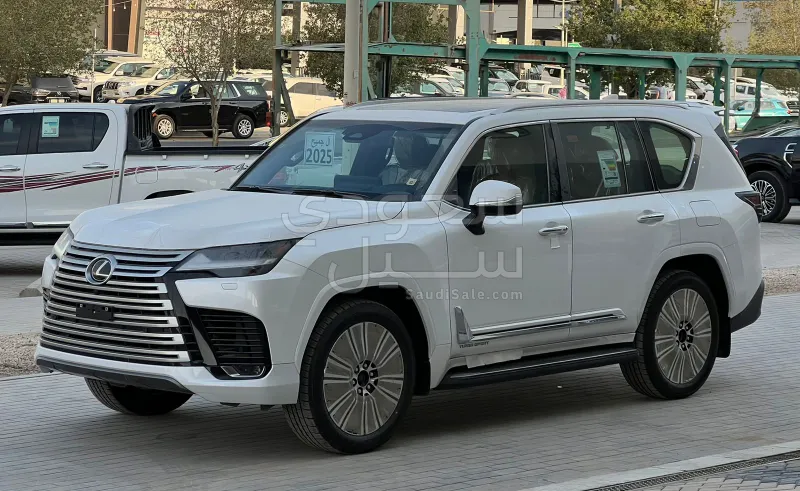 2025 لكزس إل إكس 600