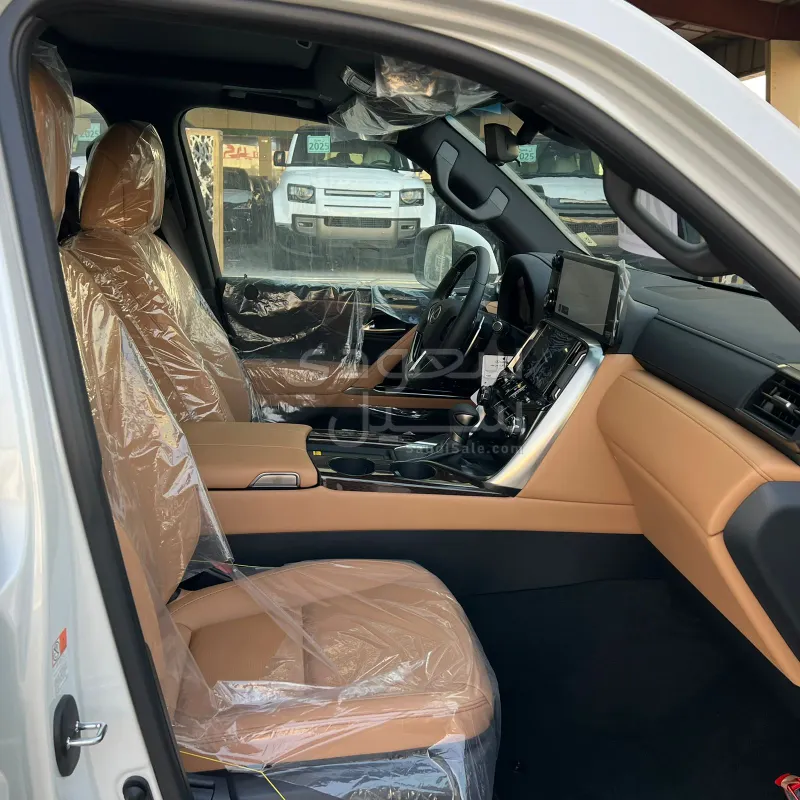 2025 لكزس إل إكس 600