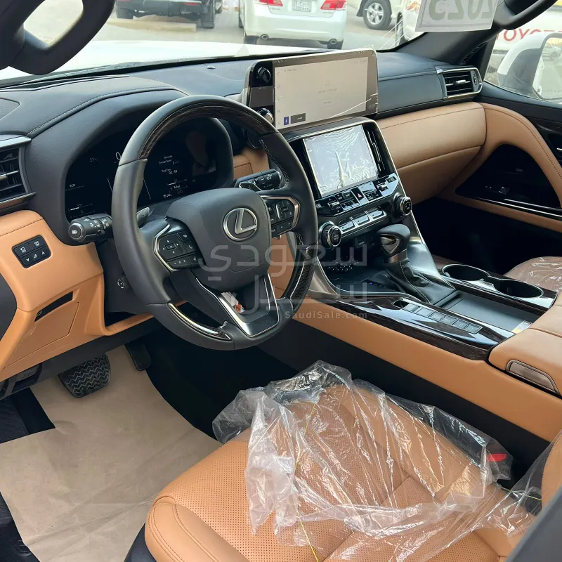 2025 لكزس إل إكس 600