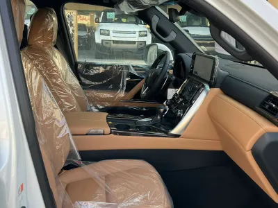 2025 لكزس إل إكس 600