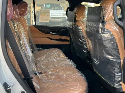 2025 لكزس إل إكس 600