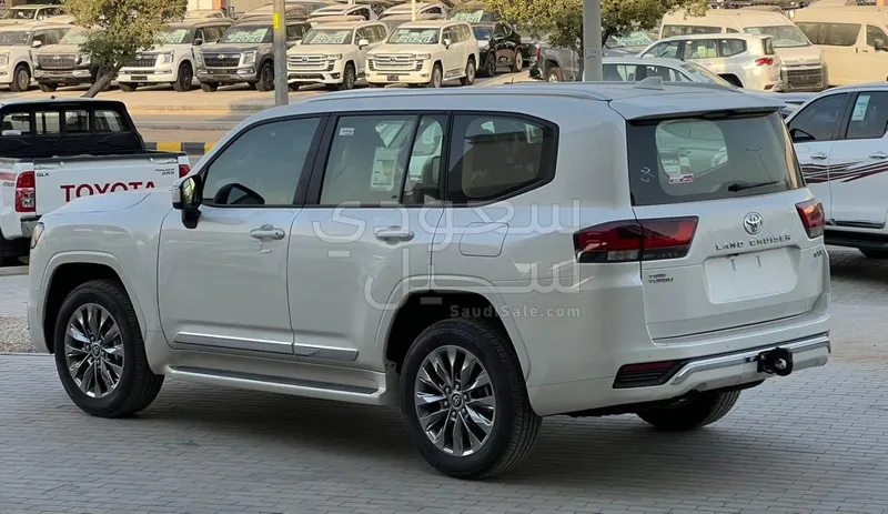 2026 تويوتا لاند كروزر جي اكس ار 3