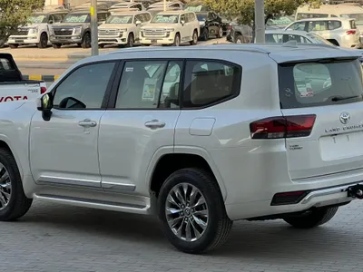 2026 تويوتا لاند كروزر جي اكس ار 3