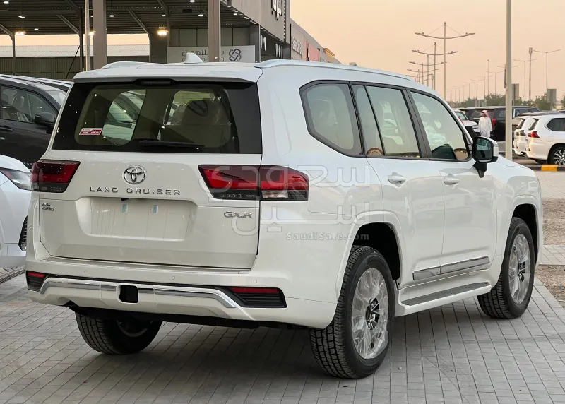 2026 تويوتا لاند كروزر جي اكس ار4