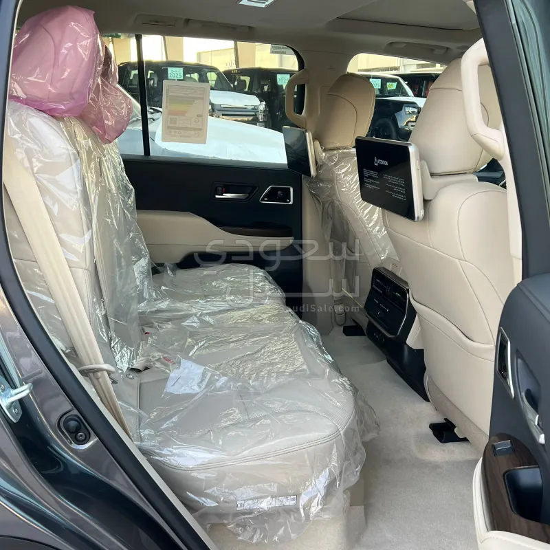 2025 تويوتا لاند كروزر جي اكس ار