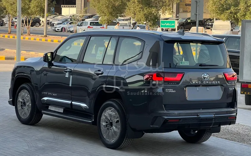 2025 تويوتا لاند كروزر جي اكس ار