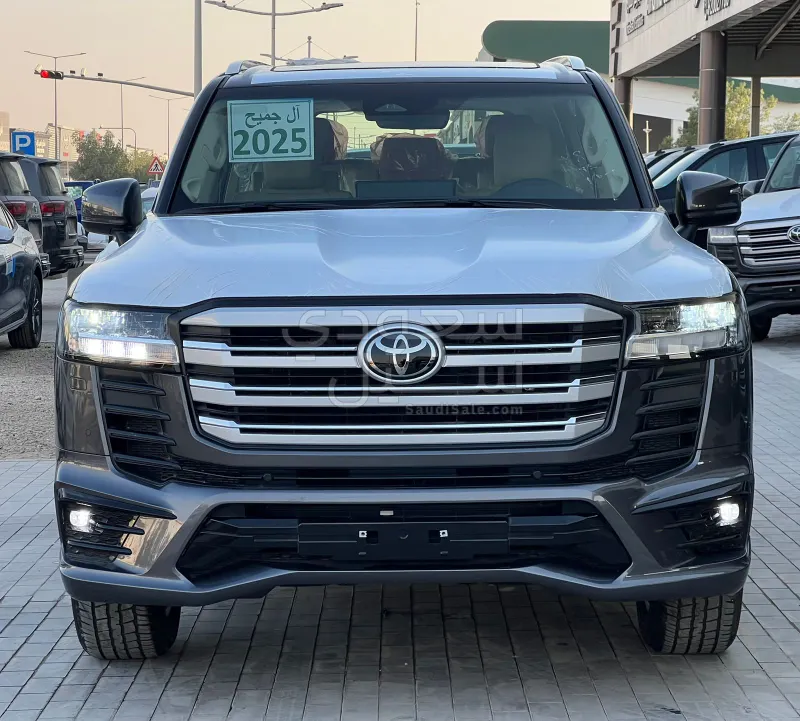 2025 تويوتا لاند كروزر جي اكس ار