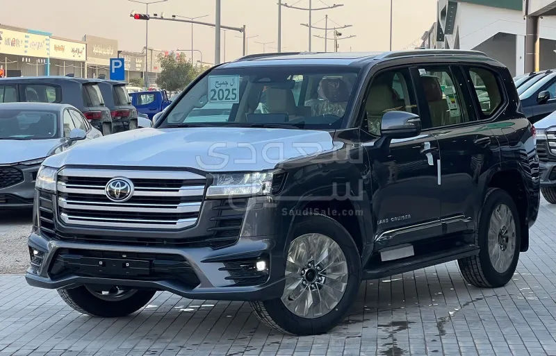 2025 تويوتا لاند كروزر جي اكس ار