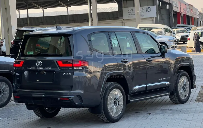 2025 تويوتا لاند كروزر جي اكس ار